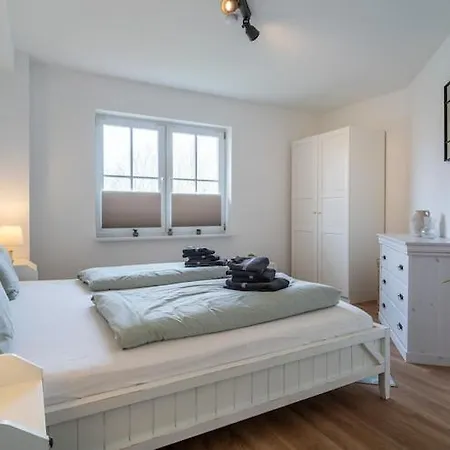 Gemuetliche Mit Terrasse In St Peter-ording Appartement *